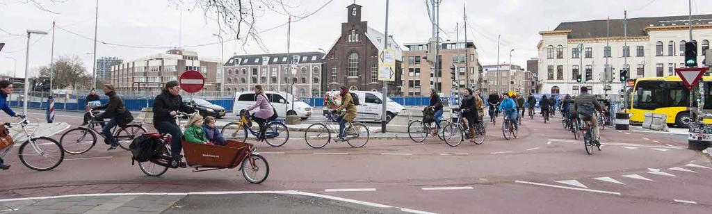 4.1 Hoe staan we er voor? 4.2 Stadsgesprek Utrecht fietst 4.3 Welke route nemen we? 4.4 Doen Veel ruimte voor fietsers bij wegwerkzaamheden in het drukke stationsgebied. 4.1 Hoe staan we er voor? Wegwerkzaamheden De gemeente beoordeelt bij geplande wegwerkzaamheden (zoals groot onderhoud en wegopbrekingen) de bereikbaarheid tijdens het werk.