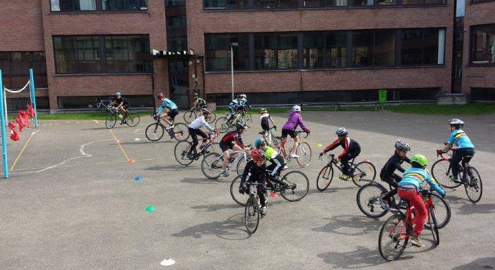 TOFSPORTKAMP WIELRENNEN LEUVEN 3 tot 7 april 2017 Tofsportkamp Wielrennen Leuven voor kinderen tussen 8 en 14 jaar. Van 3 tot 7 april kunnen jongens en meisjes een week doorbrengen op 2 wielen.