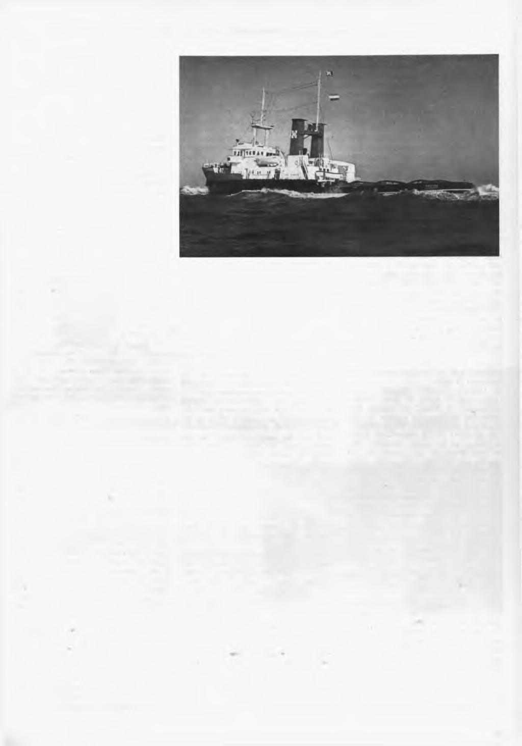 ZEESLEEPBOOT POOLZEE IN DIENST GESTELD O p dinsdag 26 januari 1971 heeft L. Sm it & C o s In tern atio n ale Sleepdienst de zeesleepboot P oolzee aan zijn vloot toegevoegd.