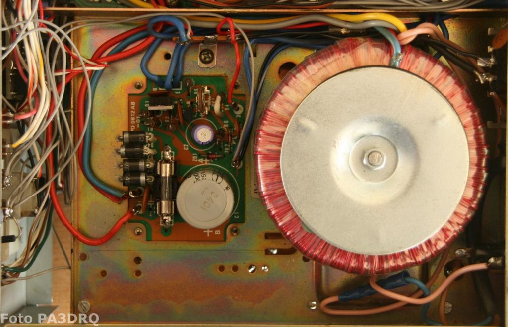 Het LF signaal wordt via deze modulator gemoduleerd met een frequentie van 10.695 MHz en vervolgens aangeboden aan de mixerinput van IC3. Benodigde documentatie: Schema file: 10m_modulator_schema.