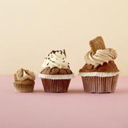 CUPCAKES 3 formaten Onze cupcakes zijn in 3 formaten te verkrijgen; Mini: breedte 4 cm, hoogte 3,5 cm (per 10