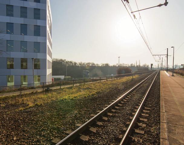 Mobiliteit Grenzend aan NMBS-station Antwerpen-Berchem lijn route bussen frequentie per uur 20 21 Borsbeek - Berchem Station - Rooseveltplaats Rooseveltplaats - Middelheim - Berchem Station -