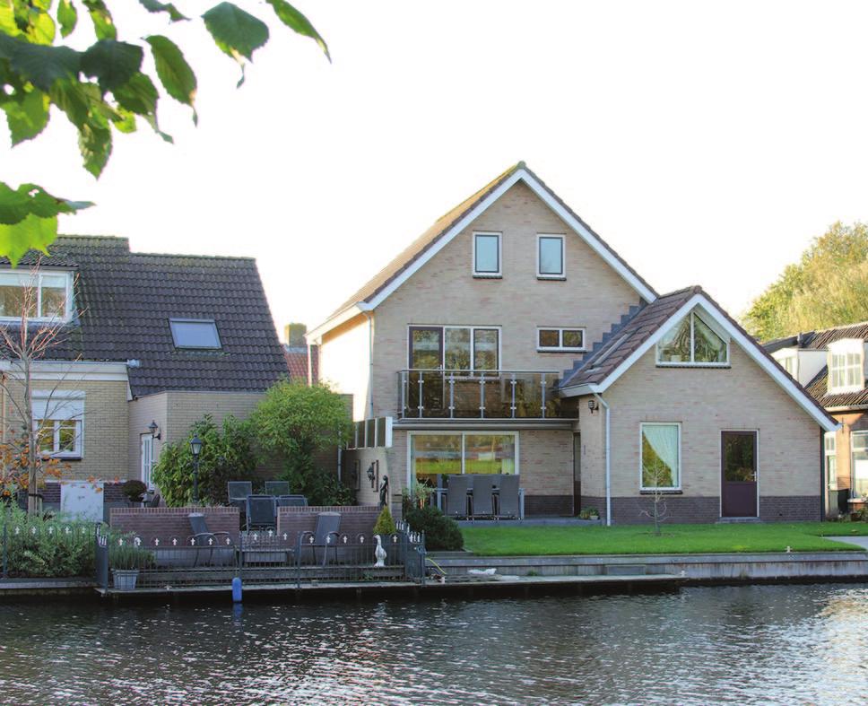 Kenmerken & bijzonderheden Type woning vrijstaande woning Bouwjaar 1991 Ligging in het centrum van Giessen-Oudekerk, met achtertuin aan rivier de Giessen Aantal slaapkamers 6 Perceelgrootte