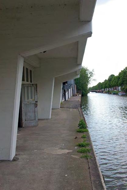 een restant van het oude ketelhuis uit 1918 en aangebouwde mothokken. Afb. 69 Gebouw 11.