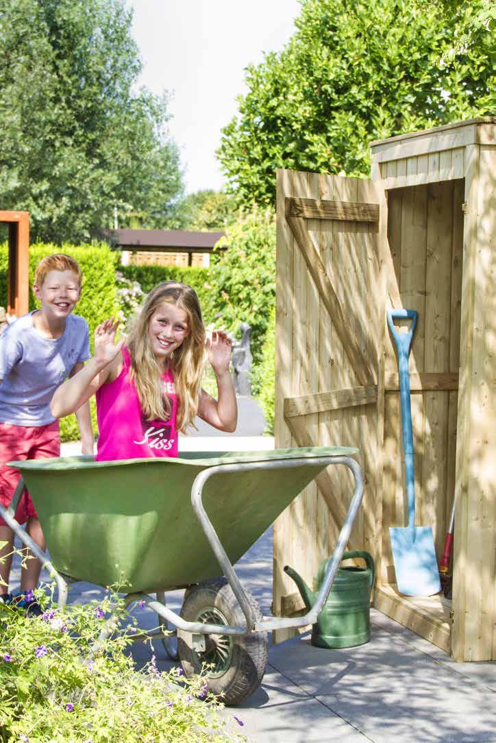 De platte daken van de tuinkasten zijn voorzien van