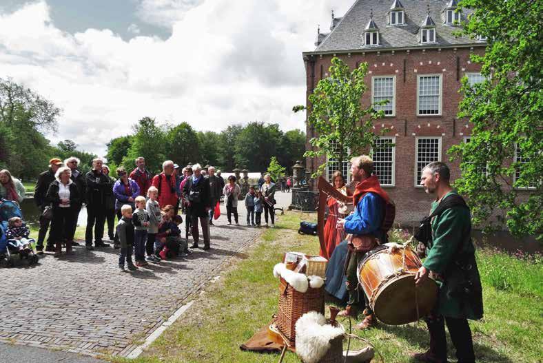 Dag van het Kasteel niet meer weg te denken Rondom kasteel en buitenplaats TEKST: COOSJE BERKELBACH KASTEEL DUIVENVOORDE Monumentale hekken, lange oprijlanen en dichte bosschages prikkelen de