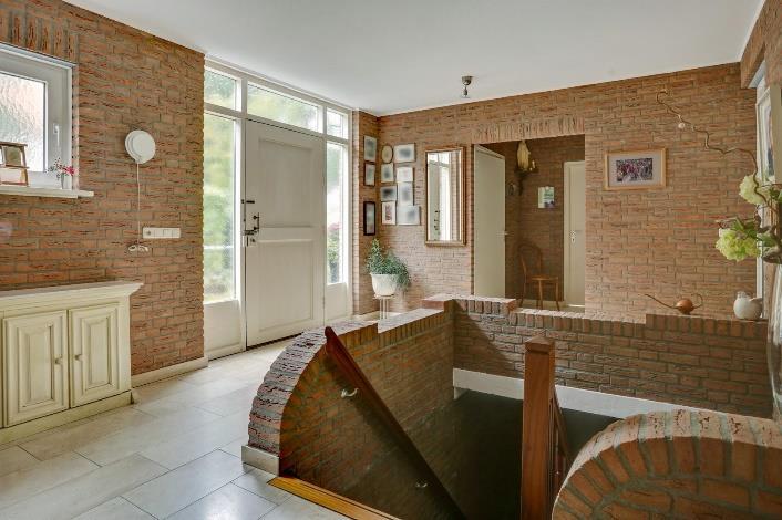 INDELING VILLA ENTREE: Ontvangsthal met garderobe,