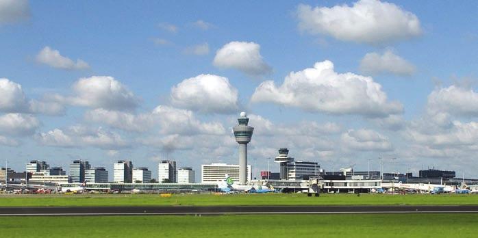 Top 10 grootste werkgevers op Schiphol (eind oktober) Bedrijf Aantal werknemers 2009 2008 1. Koninklijke Luchtvaart Maatschappij 24.261 24.714 2. Schiphol Group 2.457 2.738 3. Transavia.com 2.165 2.