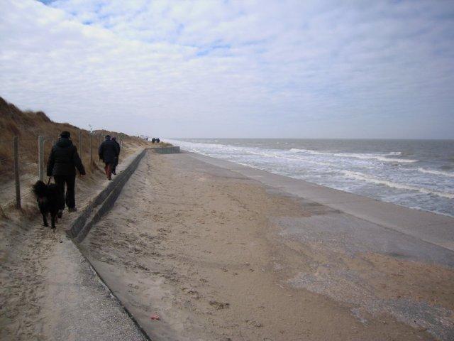 Het was gelegen tussen de duinen en de zee. Het kleine gehuchtje werd in 1789 een parochie van Adinkerke en werd administratief in 1799 bij de gemeente Adinkerke gevoegd.