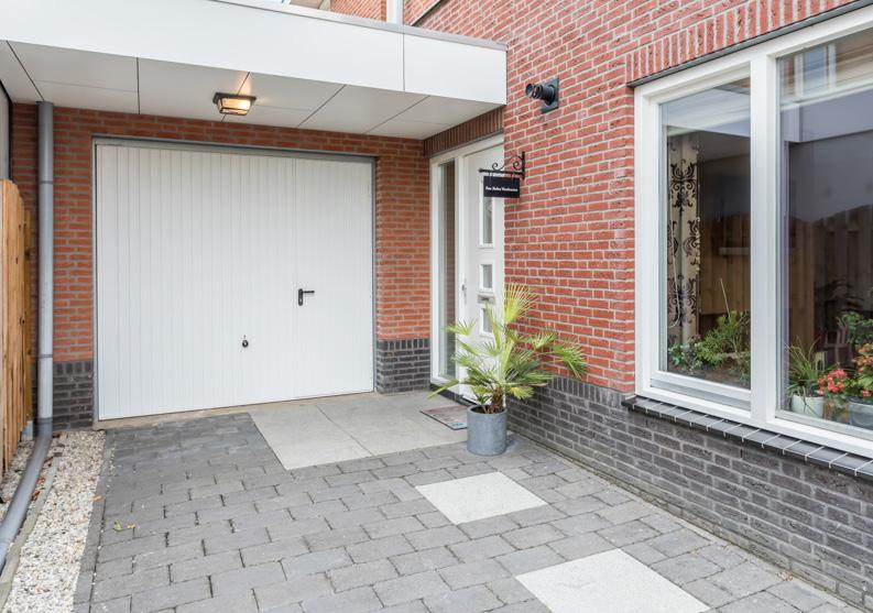 De makelaar maakt graag een rondje met je door het huis om een en ander vooraf te bekijken en tips te geven om zaken op een makkelijke manier en met zo min mogelijk kosten op te lossen.