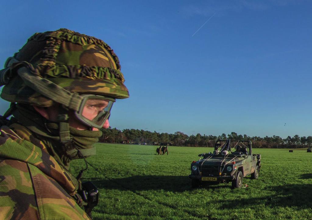 10 Defensie Materieel Proces bij de tijd 3 FASEN Bij de verwerving van materieel doorloopt Defensie de DMP-fasen.