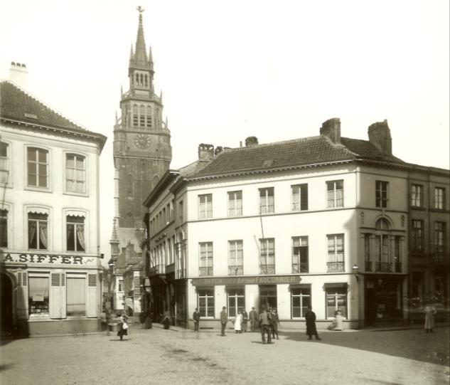 In 1960 hebben ze het blok opzij van het stadhuis afgebroken, waar nu de Schaapstal staat In 1855 was men vol lof over de gebroeders Gerard die deze kaart