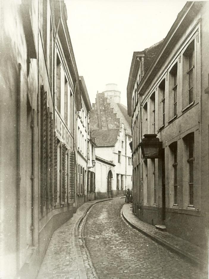 2 maal de Regnessenstraat in 1897 onderaan was een boogvormige straat tussen