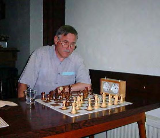 In memoriam Leo Ortmans Op 18 juni 2010 namen wij met grote verslagenheid kennis van het plotselinge overlijden van onze schaakvriend Leo Ortmans.