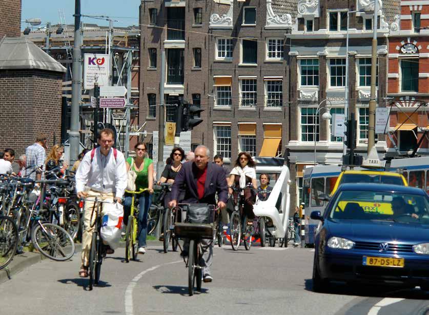 0 Nederlands / Engels Foto: xxx legenda / legenda xxx. 6 bouwkundigen, stratenmanagers) en gebruikers gezamenlijk een volgorde in prioriteit voor verkeers- en verblijfsfuncties.