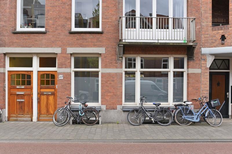 Adm. de Ruijterweg 227-huis met souterrain/kelder Een executie-veiling gelegen op erfpachtsgrond stadsdeel Bos & Lommer 5 kamers Algemeen: Op 12 juni 2017 wordt op de Amsterdamse veiling (de E.A.O.G.