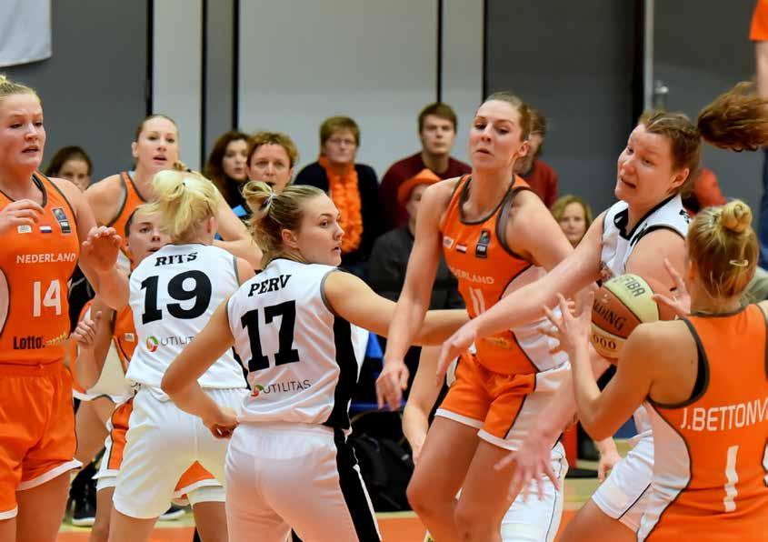 Stap verder Ook al is hun ster rijzende, in een groep met toplanden als Frankrijk en Kroatie wisten de Orange Angels op voorhand dat plaatsing voor EuroBasket 2017 lastig zou worden.