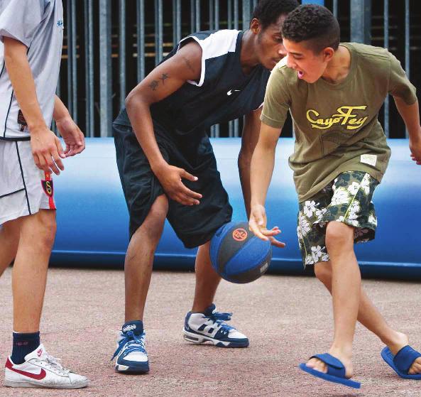 Ten tweede, activiteiten op de playground gaan sterk over insluiting, over erbij horen en bovendien over de strijd die daar bij hoort.