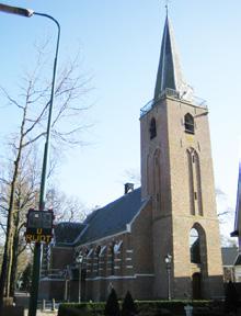 25 Maartensdijk. Dorpsweg 38, NH-kerk Op Dorpsweg 38 ligt de N.H.kerk. Het is een laat-middeleeuwse kruiskerk. In de 15e eeuw werd op deze plaats de St. Jacobuskapel gebouwd.