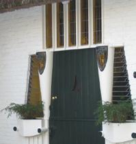 omgeving wonen. Op Beethovenlaan zes en zeven ziet u twee villa s in de Amsterdamse Schoolstijl. L.J.H Zonneveldt en W.A. Maas waren de architecten van huize de Kloek met een wel zeer aparte detaillering nl.