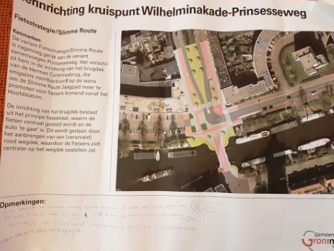 Vervolgens is op 12 december 2016 een inloopbijeenkomst voor bewoners georganiseerd, waarin vijf mogelijke kruispunten voor de herinrichting van het kruispunt Wilhelminakade-Prinsesseweg