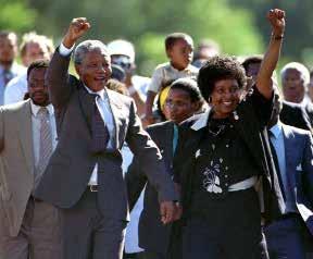 Overdag moest Mandela verplicht stenen hakken in de brandende zon. Mandela noemt de jaren op Robbeneiland de donkere jaren. Elke dag leek er op de vorige.