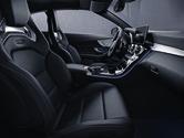 Daarnaast kan de bestuurder de klank met een druk op de toets veranderen - van comfortabel tot emotioneel. Voor Mercedes-AMG C 43 4MATIC: met klepregeling via een toets.
