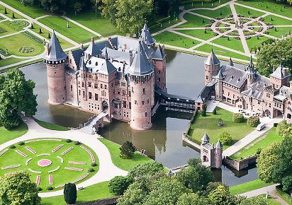 Haarzuilens Haarzuilens is een klein dorp aan de rand van de gemeente Utrecht met circa 500 inwoners. Haarzuilens is vooral bekend door het kasteel De Haar met haar prachtige tuinen.