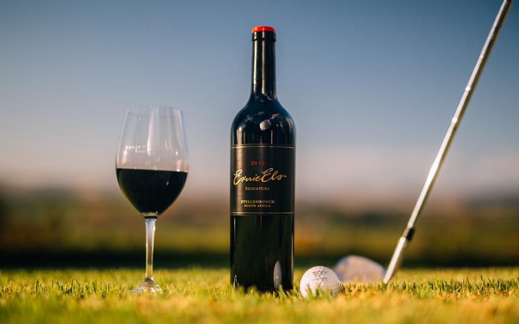 24 Kaapwijn De Leeuw Na jarenlang wereldwijd succes op het golfcircuit trekt Ernie Els de lijn door in het wijn maken. Mooie single blend wijnen en top wijnen van Bordeaux druivensoorten.