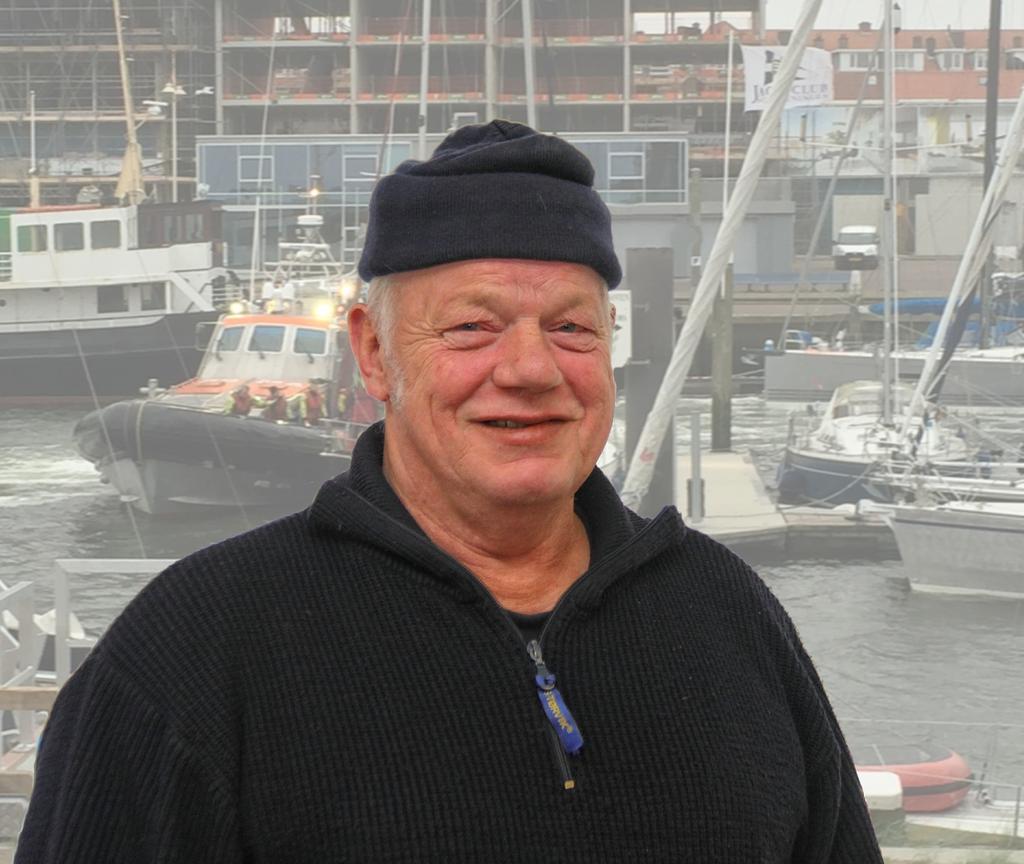 TEKST LAURENS VAN ZIJP WAT GEBEURT ER NA EEN NOODOPROEP? Jaap Pronk: Die komt binnen bij de Kustwacht in Den Helder en die coördineert de reddingsacties op het water.