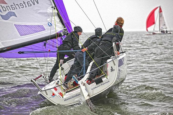 INDEWIND foto: Michael Hilliges VROUWENPLOEG IN EREDIVISIE De International Yacht Club Amsterdam heeft de ploeg van She Sails ingeschreven voor de Eredivisie Zeilen.