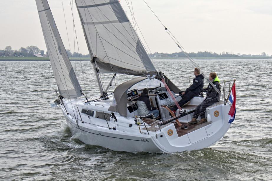ZILTESPULLEN De Hanse 315 is een succesnummer. Behalve dat de boot European Yacht of the Year 2016 werd, zijn er inmiddels recordaantallen van verkocht.