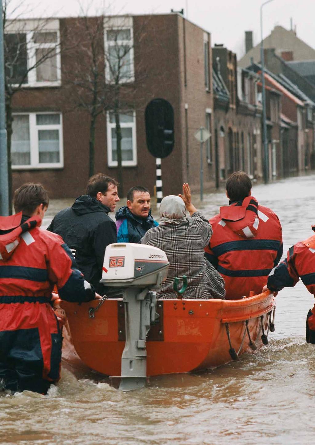 Rivier met drie takken In Nederland splitst de Rijn zich in drie hoofdtakken: de IJssel, de Nederrijn-Lek en de Waal.