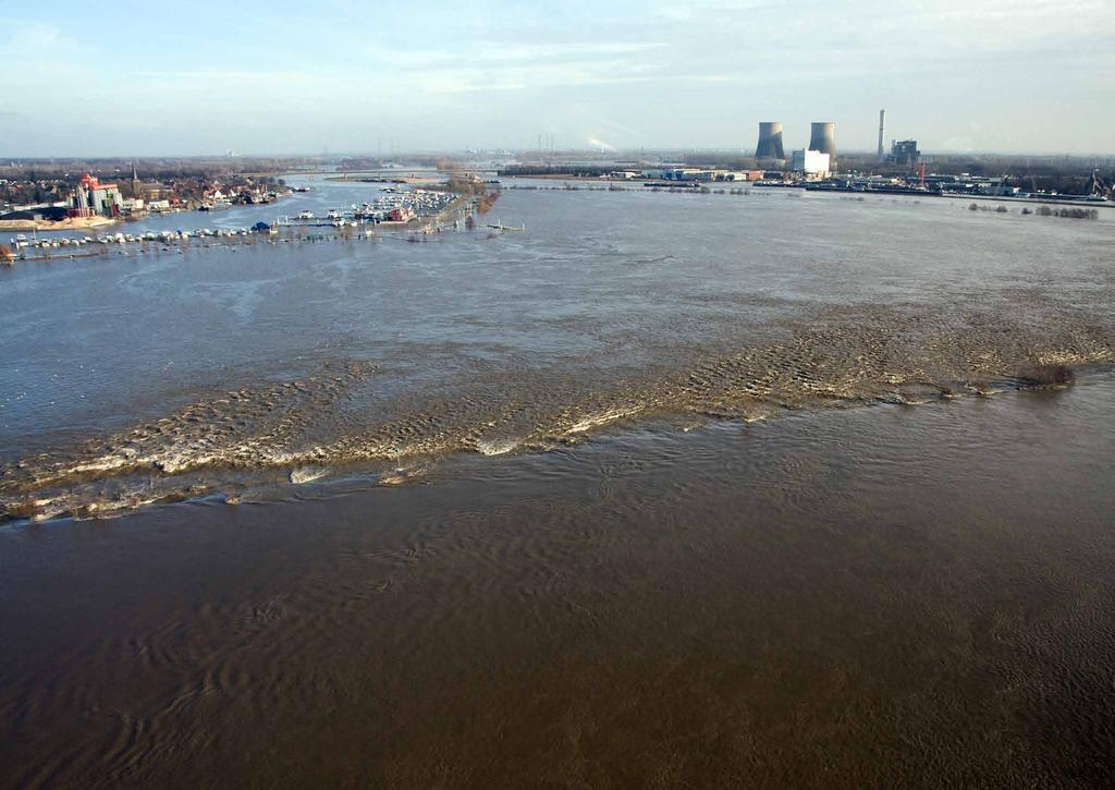 MAAS Hoogwater Maas bij