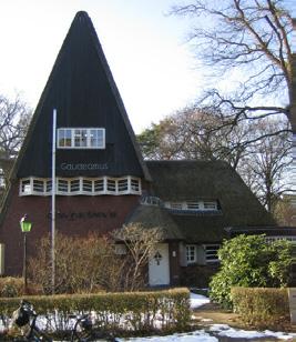 2. Bilthoven, Huize Gaudeamus, Gerard Doulaan 21 Op Gerard Doulaan 21 ligt Huize Gaudeamus. (momenteel Walter Maas Huis genoemd). Hier heeft de componist Julius Röntgen (1855-1932) gewoond.