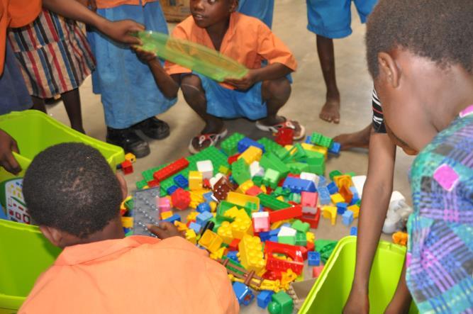 Binnen de VDT zijn er tal van projecten. Zoals Teacher for teachers, het Tandartsen project, de weesmeisjes (waarvan wij er nu 5 sponsoren), Albinoproject, Technische scholen en de lagere scholen.