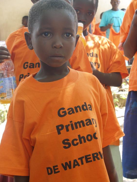 Nieuwe afspraken Ganda school 2016-2017 Sponsoring van Maria Peter en Nkuwasha Hamisi ter ondersteuning van het team. Vervanging van de goten.
