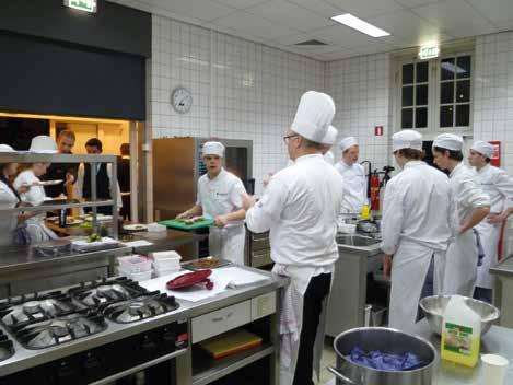 Van losse ingrediënten naar smakelijk gerecht Een ontwerpgericht onderzoek naar een hybride leeromgeving in het horecaonderwijs Afronden Afsluitend moeten de studenten de keuken opruimen en de