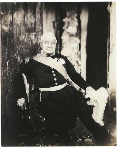 Zoutdruk/salted paper print, 20,6 x 16,7 cm. Plaat/Plate 33 Roger Fenton, Portret uan luitenant-generaal Sir Harry Jones, K.C.