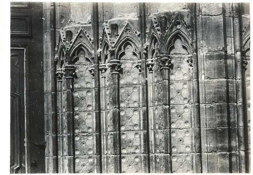 Plaat/Plate 35 Bisson Frères, Detail uan het zuidtransept van de Notre-Dame te Parijs/Detail of the south transept of the Notre-Dame in Paris, 1853.