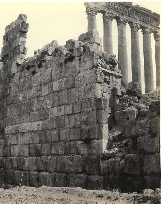 Temple ojbacchus in Baalbek, 1862.