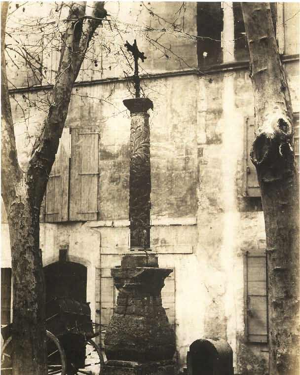 Plaat/Plate 112 Charles Lenormand, Kruis op een plein in Arles, Frankrijk/Cross on