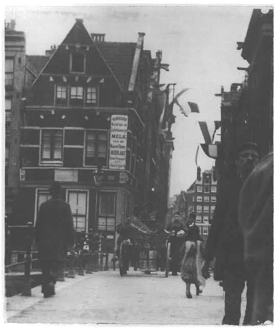 10 George Hendrik Breitner, Gasthuismolensteeg/hoek Herengracht, Amsterdam/Gasthuismolensteeg and Herengracht, Amsterdam, c. 1895.