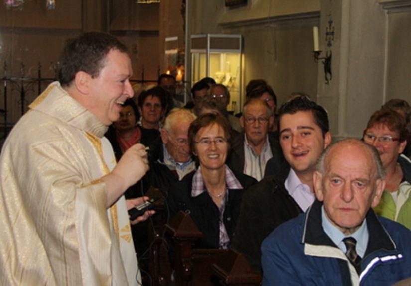 De opening van het kerkplein in Bunnik door pastor Lidy van der Graaf In Bunnik werd in 2010 de verjaardag van de kerk gevierd. De St. Barbara bestond 70 jaar!