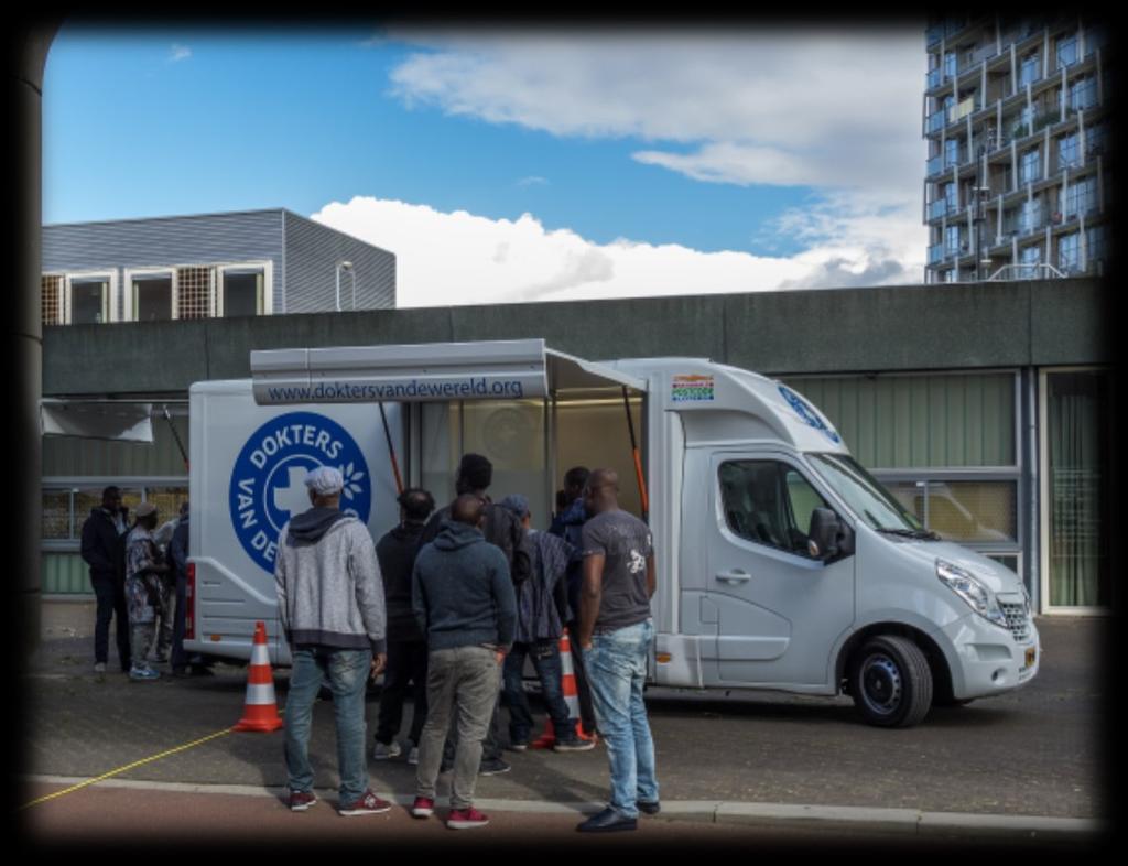 Bij vaste spreekuurlocaties, zoals Stap Verder in Zuid Oost en het Wereldhuis in het centrum, werden de spreekuren zichtbaarder en toegankelijker gemaakt door de zorgbus in te zetten in plaats van