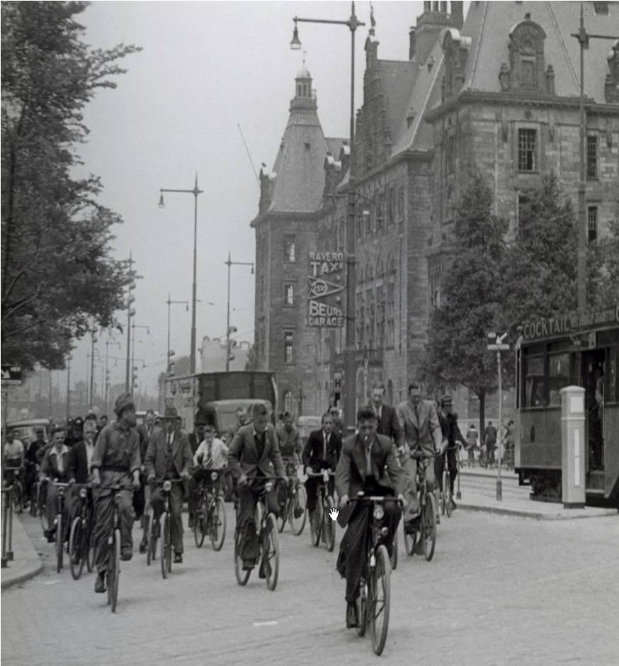 1.1 - ALLURE EN EEN BOULEVARD VOOR DE ROTTERDAMMERS De Coolsingel is de boulevard van Rotterdam.