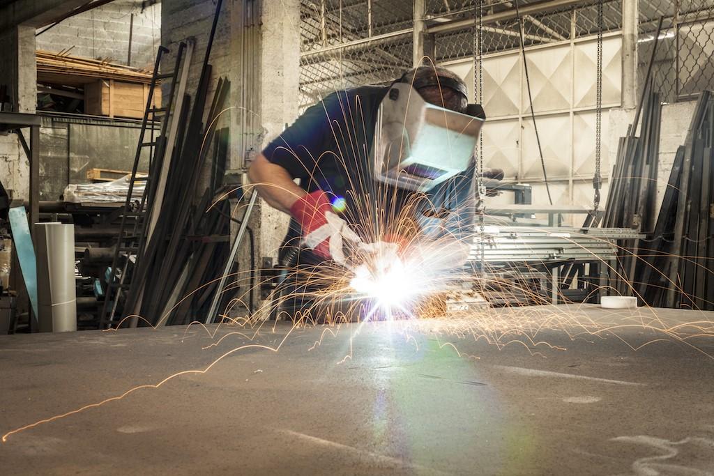 Plaatlasser vervolgopleiding na hoeknaadlasser De plaatlasser last stompe plaatverbindingen in alle lasposities op aluminium, staal of roestvast staal.