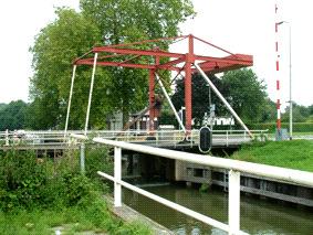 over lezen in De : een paar buurtbewoners zijn druk bezig geweest met het maken van een