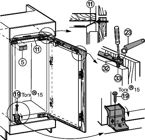 Bij grote of gedeelde kastdeuren: u een 2e stel bevestigingshoeken Fig. 28 (26) monteren.* u Daarvoor de voorgeboorde gaten bij de deurgreep gebruiken.* u Bovenste afdekking Fig.