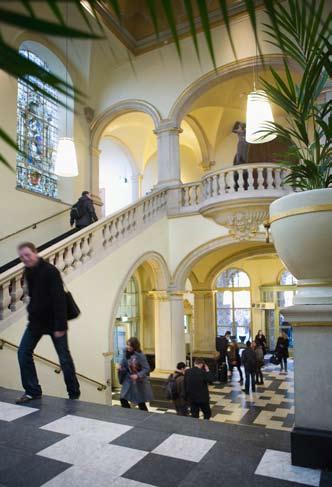 > Het bestuur van het Ubbo Emmius Fonds < Het bestuur van het UEF bestaat uit alumni met vooraanstaande posities in de maatschappij.